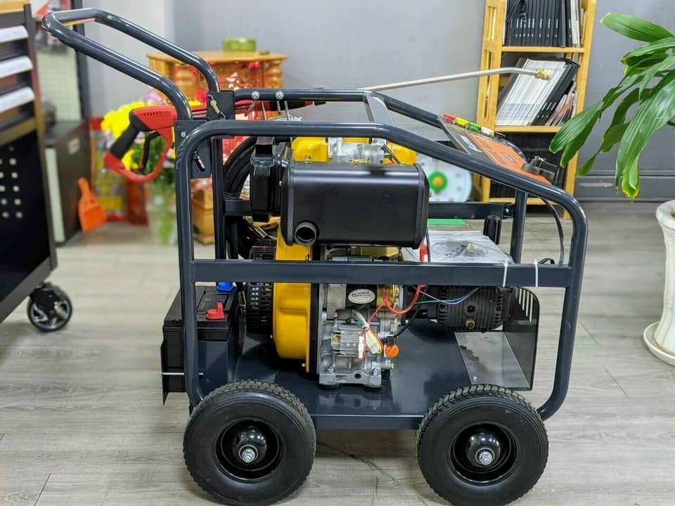 Máy rửa xe dầu diesel LUTIAN 18D35-10C 10HP